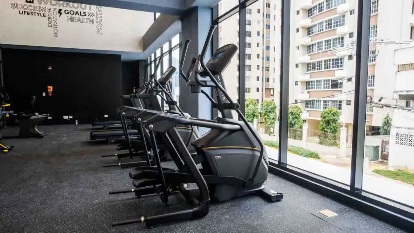 Rooftop pool with panoramic city view in PH Living 73 San Francisco Panama