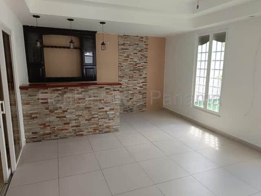 Bedroom with window security bars and closet space Brisas del Golf Panama