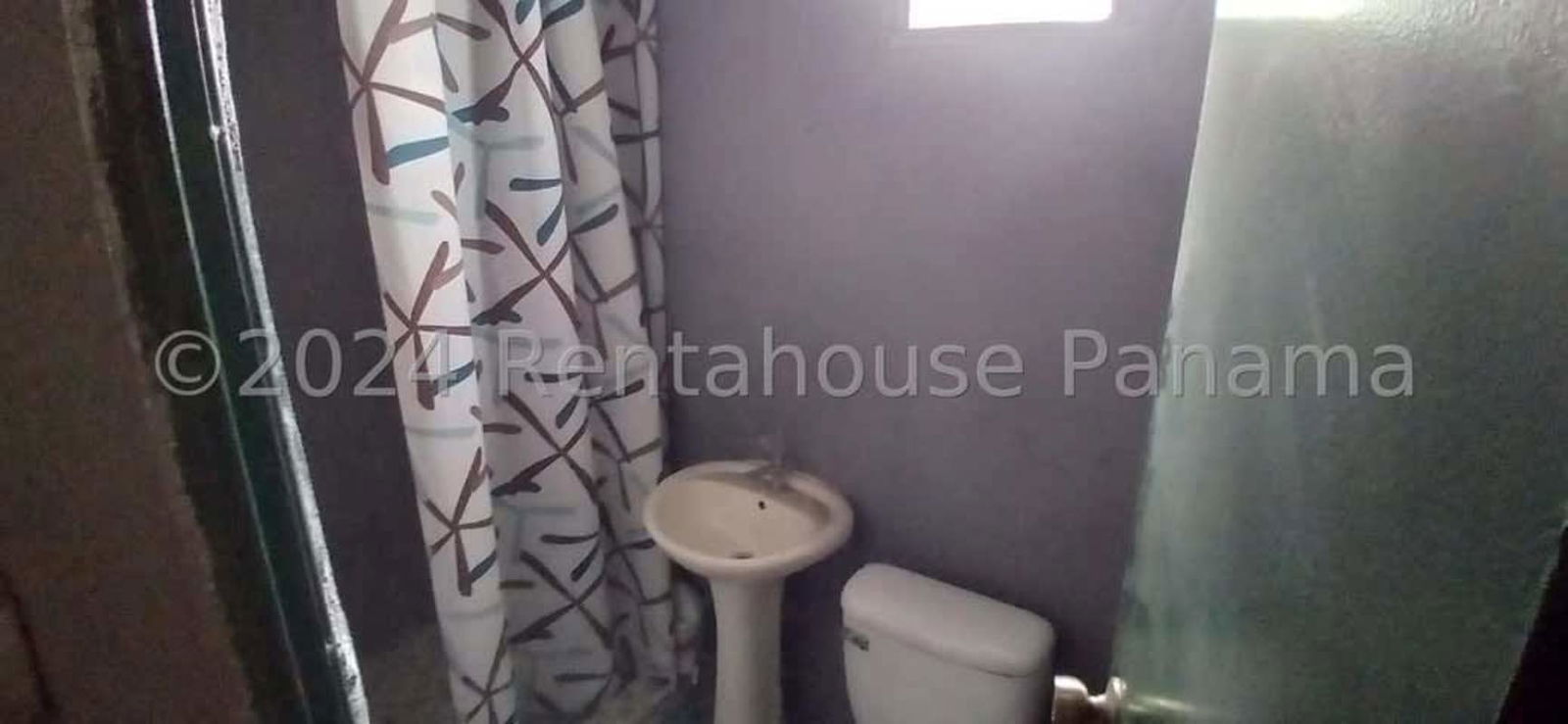 Various office rooms inside commercial rental property in Parque Lefevre Panama