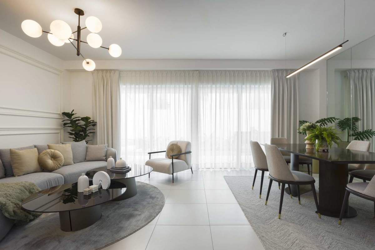 Spacious living and dining room with large windows Altos del Parque Condado del Rey