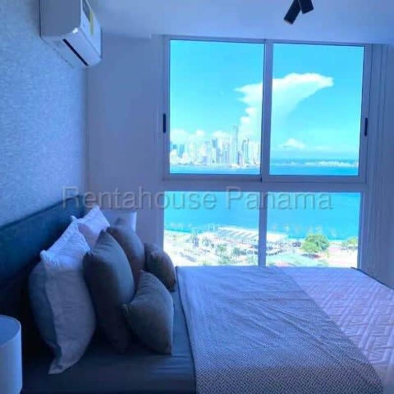 Sky lounge with infinity pool at PH The Sands Avenida Balboa Panama