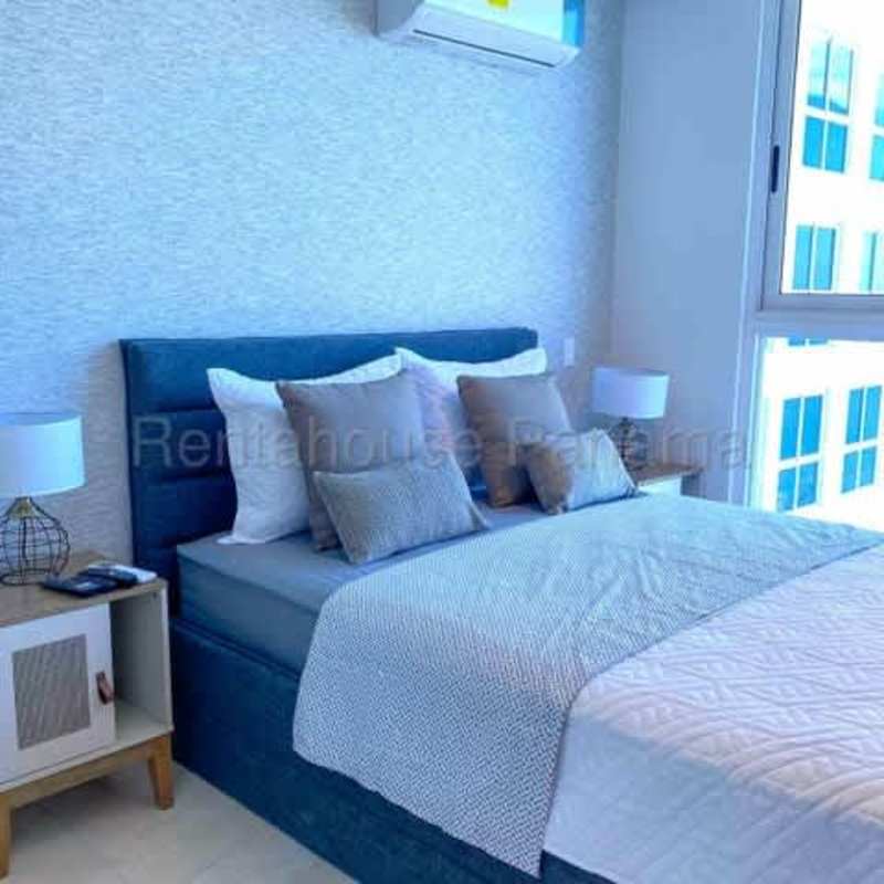 Spacious bedroom with ocean view at PH The Sands Avenida Balboa Panama