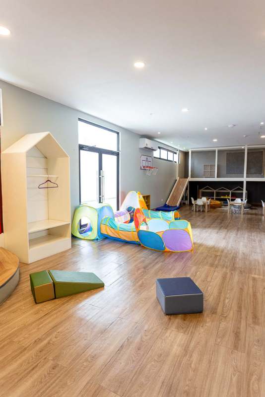 Colorful indoor children's playroom with slides and toys at PH Mi Condado Condado del Rey