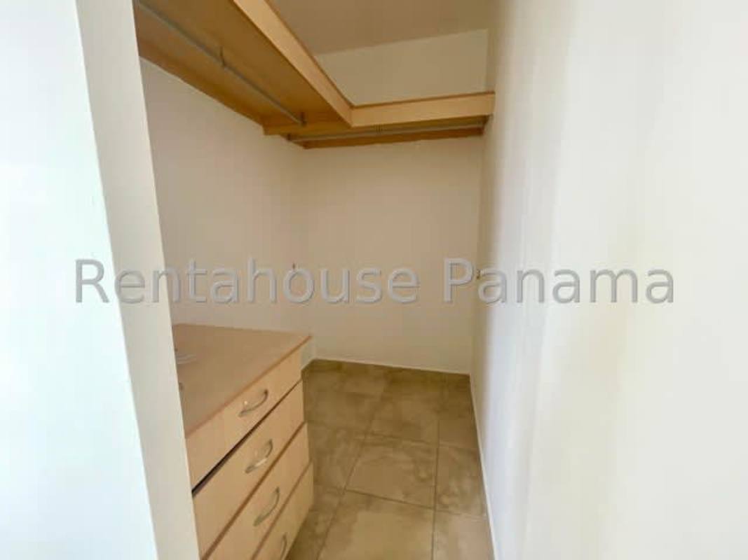 Modern kitchen with cabinets, dark counters, ceiling fan and refrigerator space PH Everest Panama