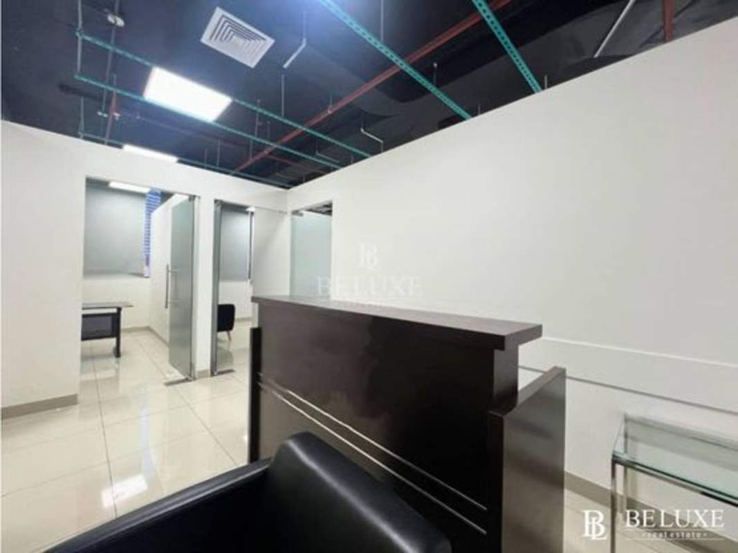 Furnished private office with glass window blinds RBS Tower in Avenida Balboa Panama for rent