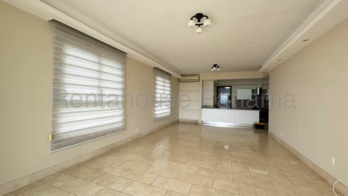 Luxury 3BR Apartment Overlooking Santa Maria Golf