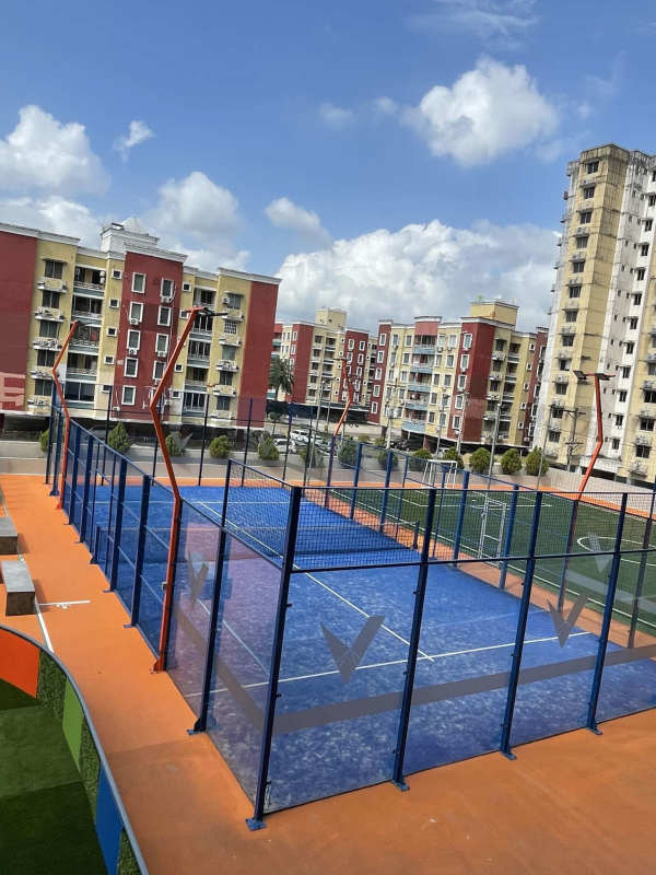 Outdoor amenities at PH Venice Place with pool, green areas, sports courts in Condado del Rey Panama