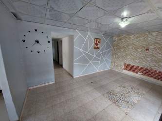 Living room with tiled floor, glass block window decorative ceiling in Burunga house for sale Panama Oeste
