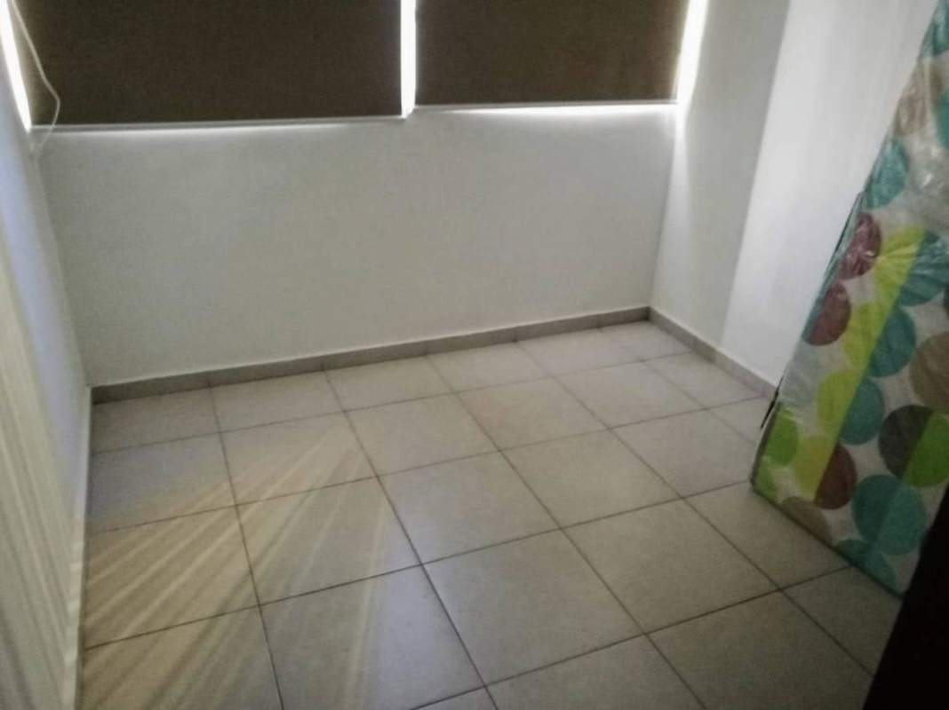 Minimalist bedroom with window, closet space PH Alsacia Towers Panama for rent