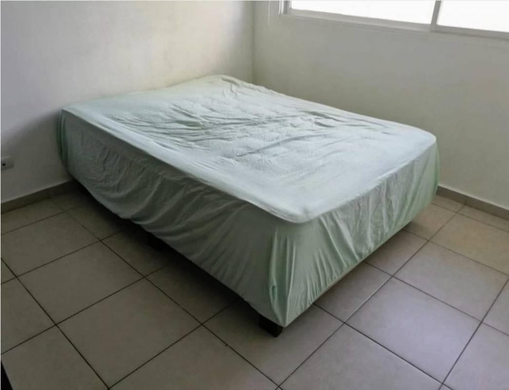 Simple bedroom with closet and window light PH Alsacia Towers Panama rental