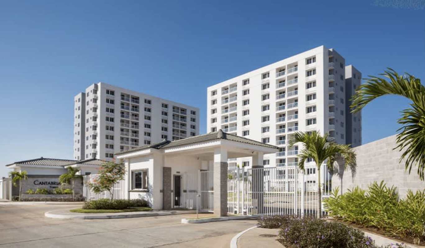 Secure gated entrance and building facade of PH Cantabria Las Acacias Panama City