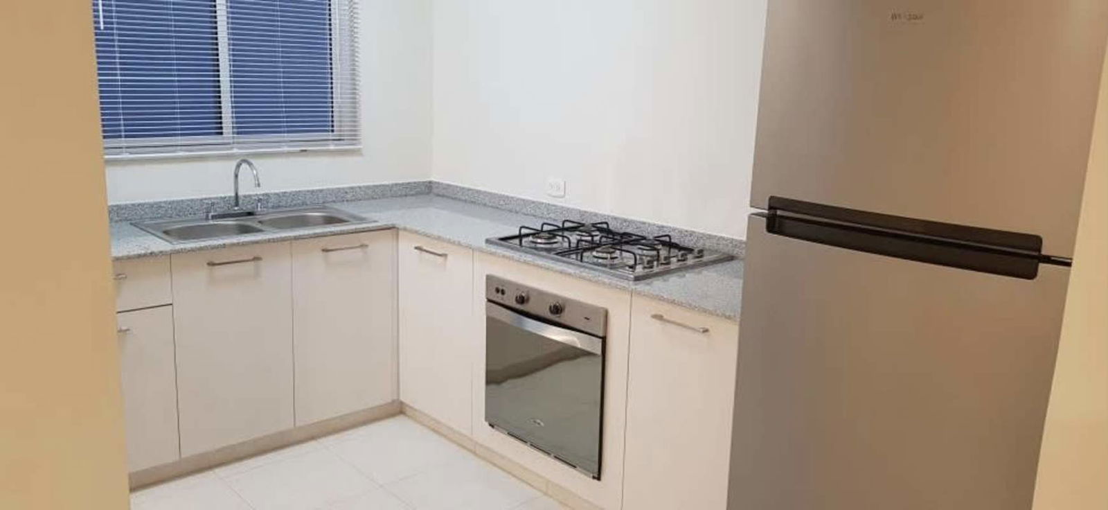 Contemporary kitchen with granite countertops, appliances in PH Cantabria Las Acacias Panama