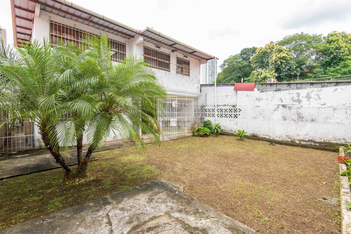 Dining area with ample lighting and traditional furnishings in Panama home