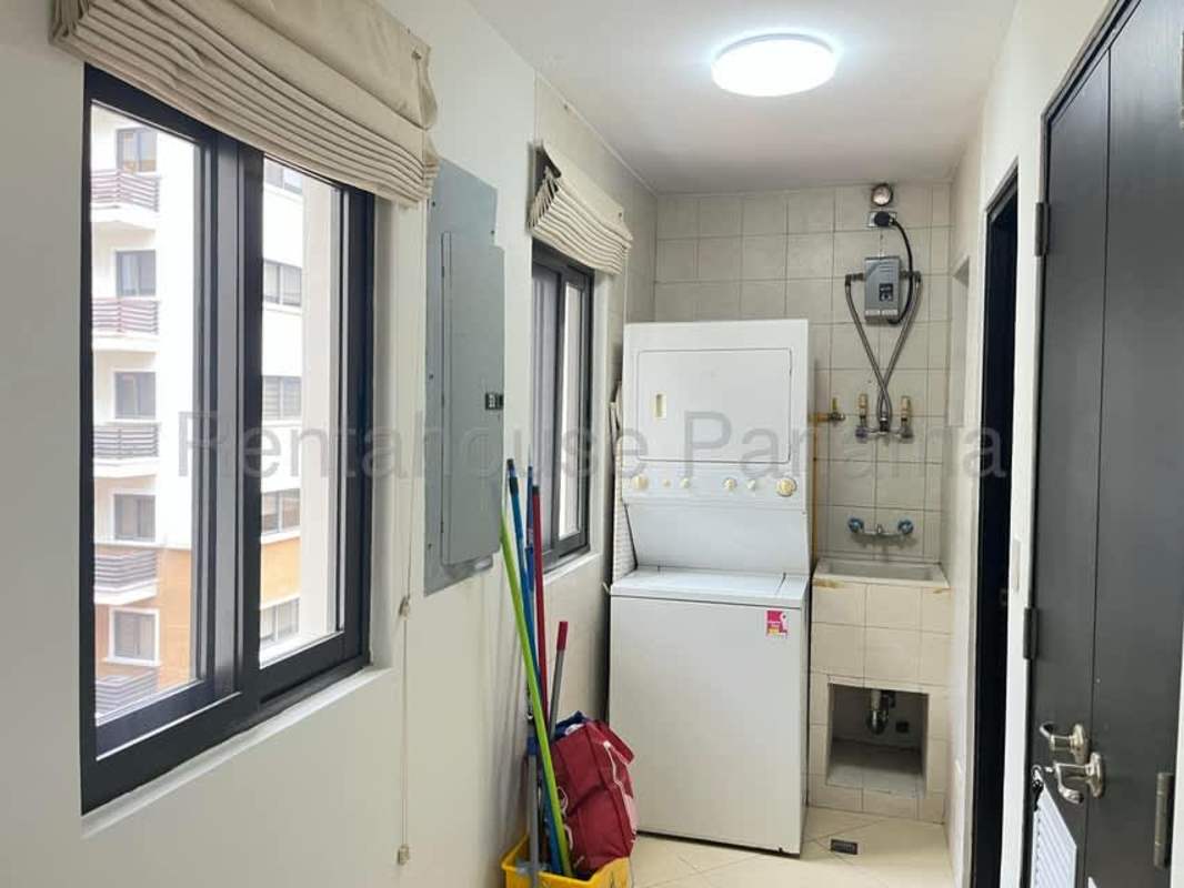 Bedroom with large windows and walk-in closet Embassy Club Clayton Panama