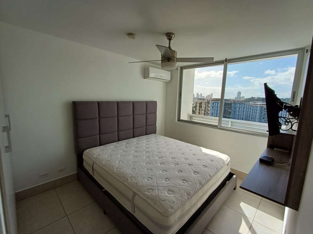Furnished master bedroom with city views, split AC, closet, and ceiling fan at PH Sky Point Panama City