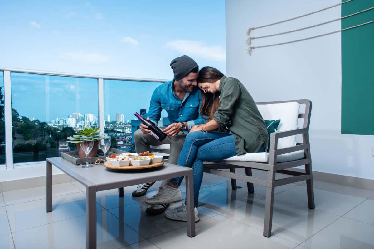 Jacuzzi whirlpool with panoramic views at PH Mei Towers rooftop