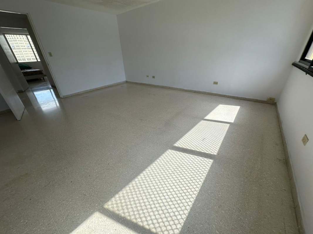 Bright unfurnished apartment living room PH Obarrio Vista Hermosa for rent Panama City