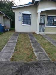 Single-story house for rent front view with driveway Panama Pacifico