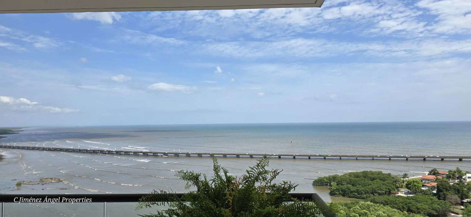 Bright dining room with floor to ceiling windows and ocean views in PH Dal Mare Panama City