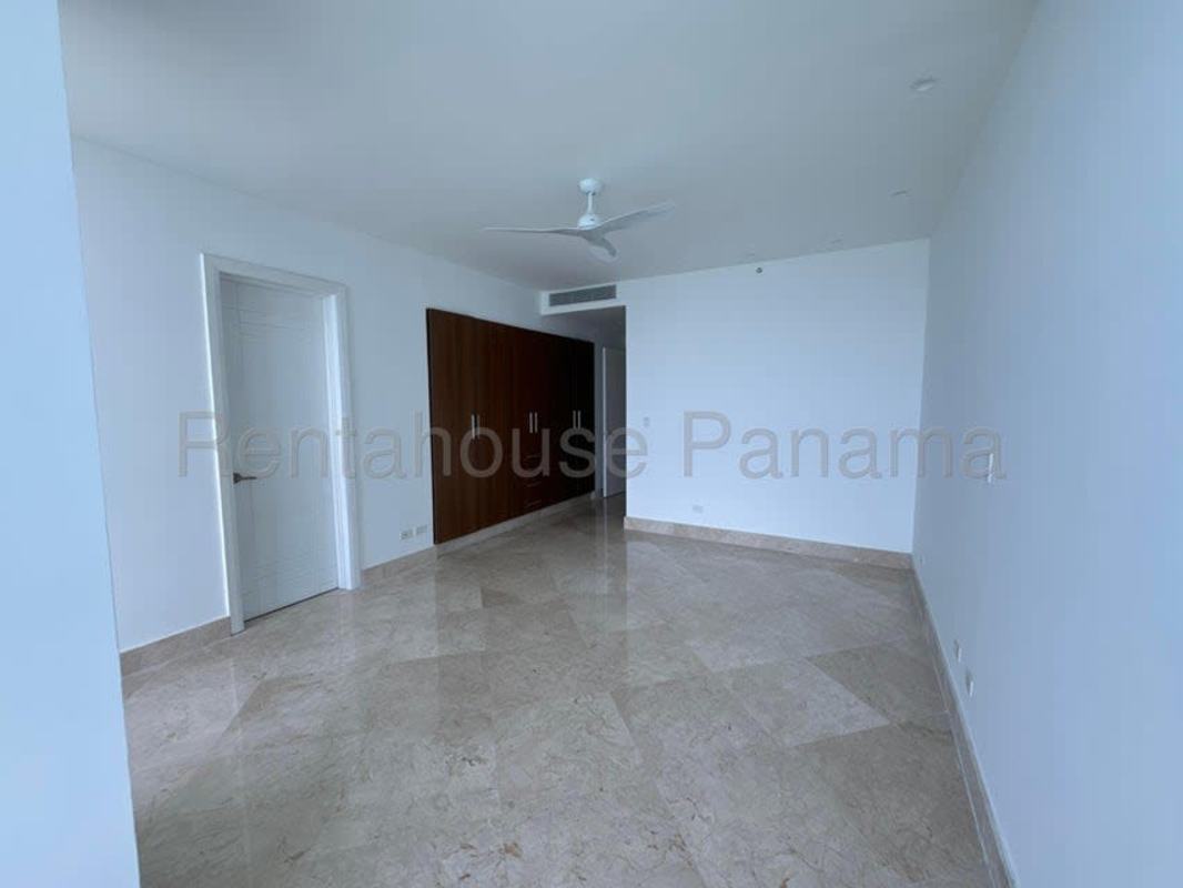 Elegant marble lobby with concierge and luxury entrance at PH The Point Paitilla Panama