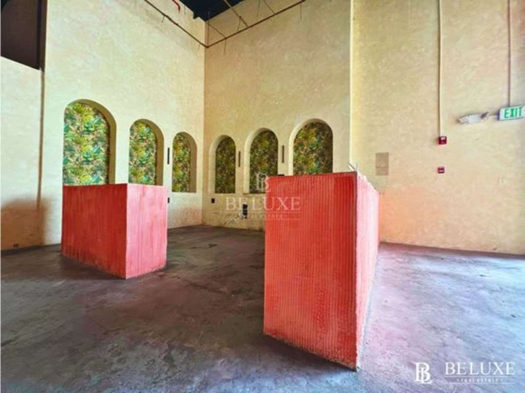 Large empty commercial space in plaza for restaurant or retail Panama