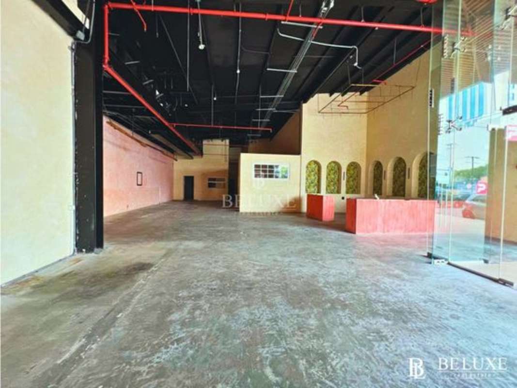 Industrial open space with high ceilings for lease San Francisco Panama