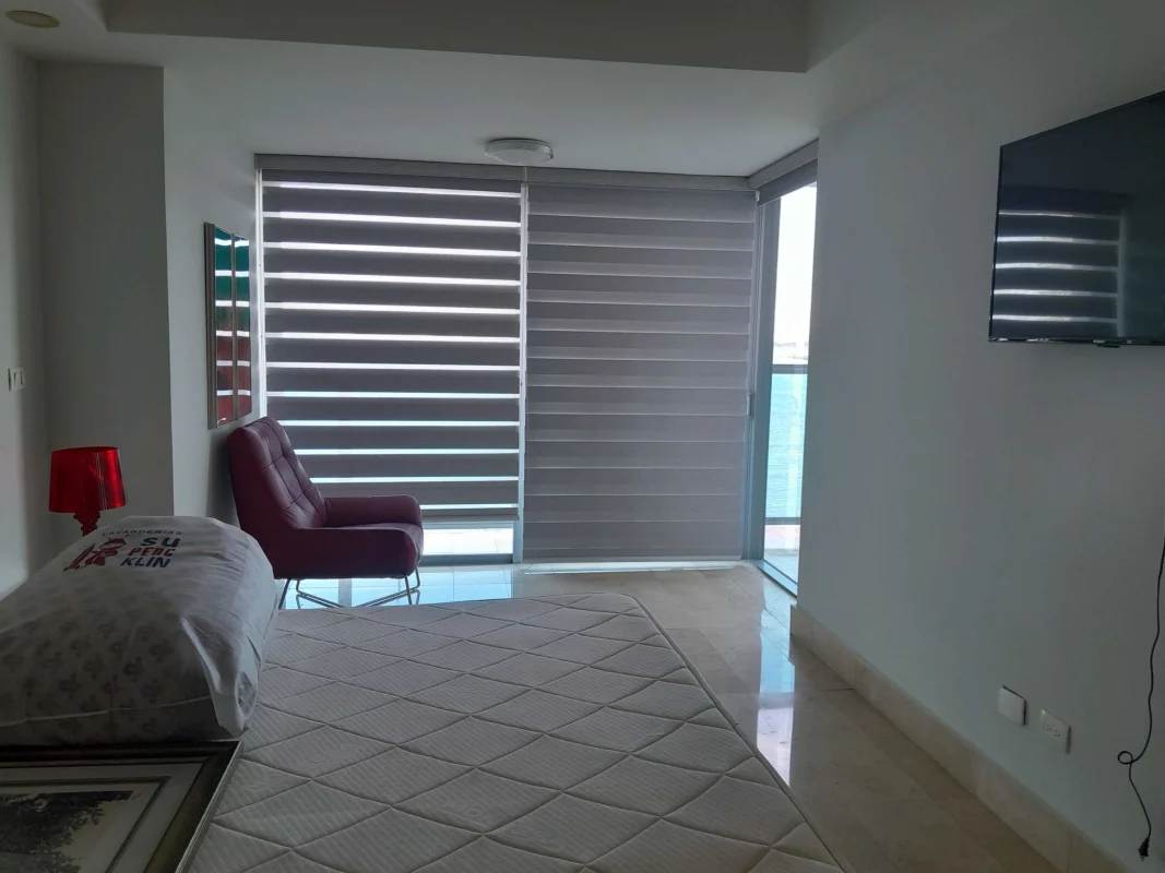 Elegant open-plan furnished living and dining area in YOO Panama Avenida Balboa apartment