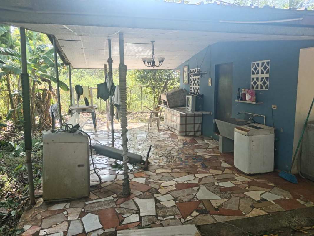 Rustic house with large garden, mature trees fenced yard San Martin Pacora farm Panama