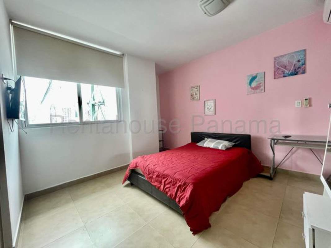 Modern kitchen with granite countertops, wood cabinetry, appliances PH San Francisco Bay Panama