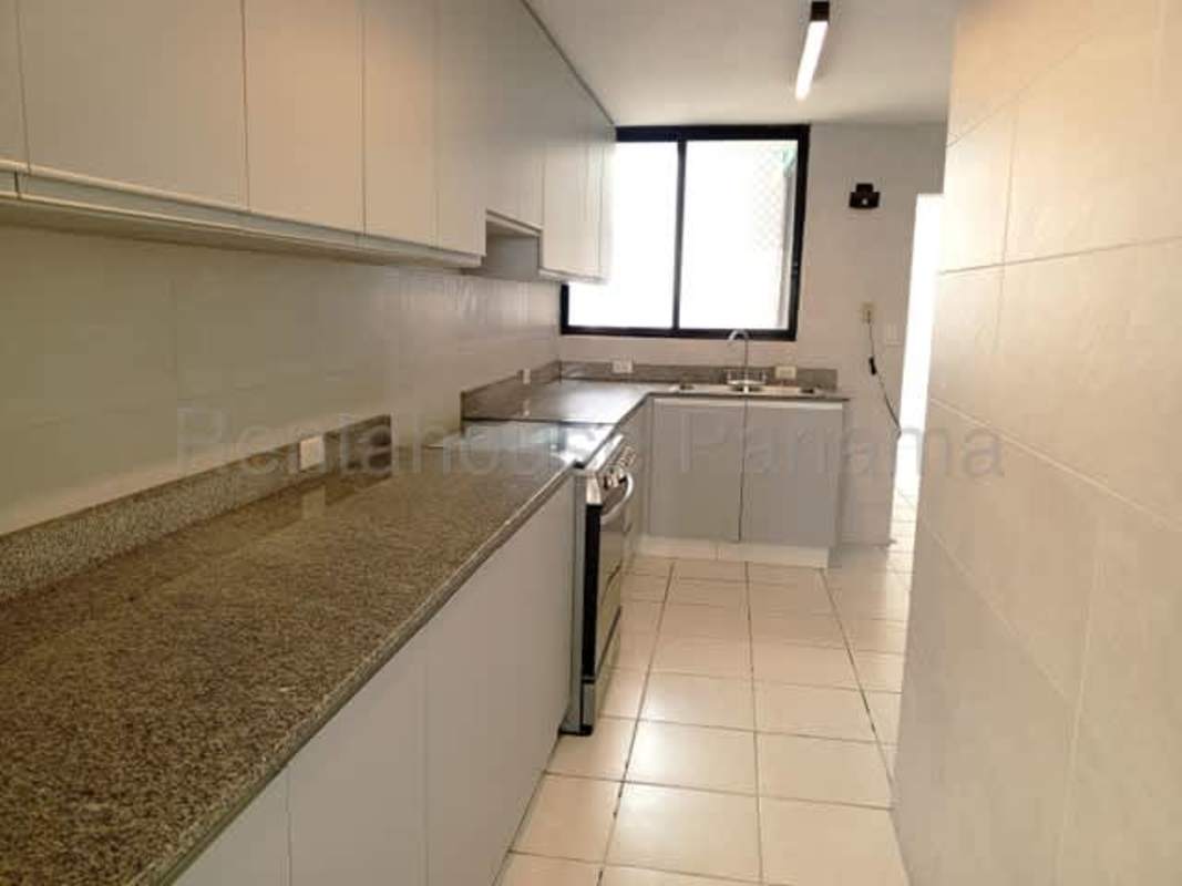 Rooftop swimming pool with skylines and ocean view at PH Torres del Pacifico Panama