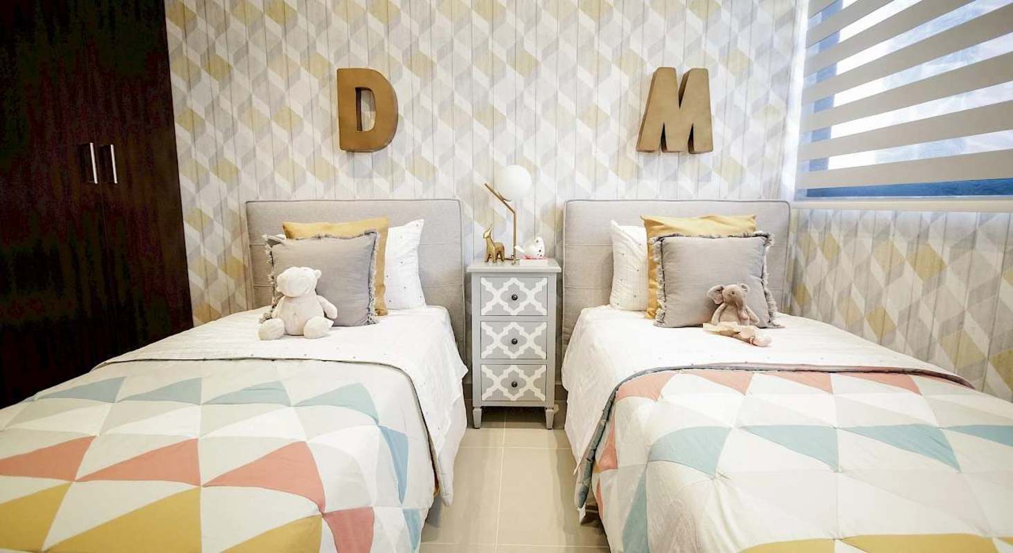 Queen bedroom with tufted headboard and geometric accent wall at PH Torre 74