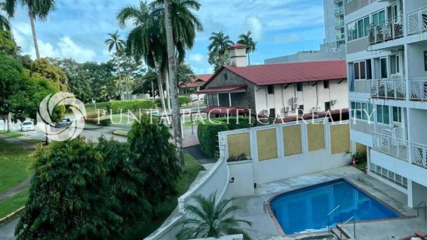 Exterior condominium with swimming pool, palm trees and green gardens PH Sun City Albrook