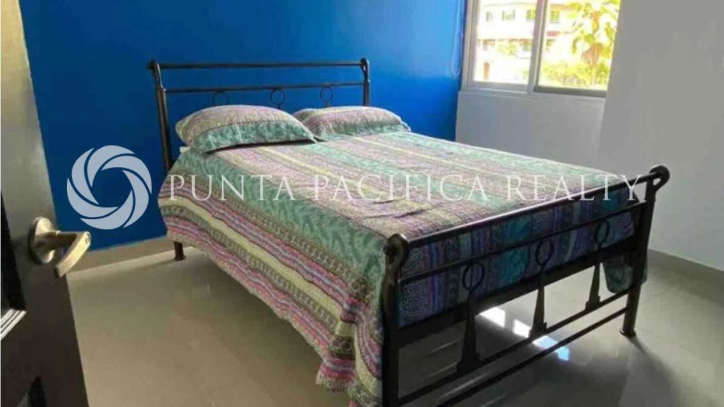 Contemporary bathroom with shower and sink PH Sun City Albrook Panama