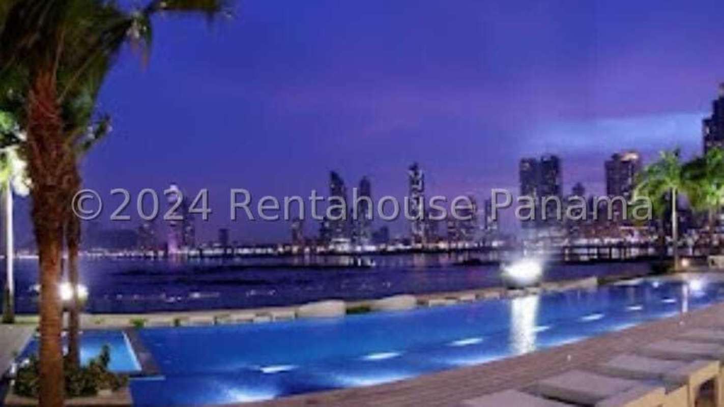 Luxury infinity pool overlooking Panama Bay and skyline at PH Pacific Point Punta Paitilla