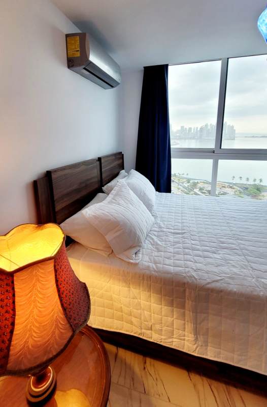 Infinity edge swimming pool with Pacific Ocean backdrop PH BICSA Avenida Balboa Panama City