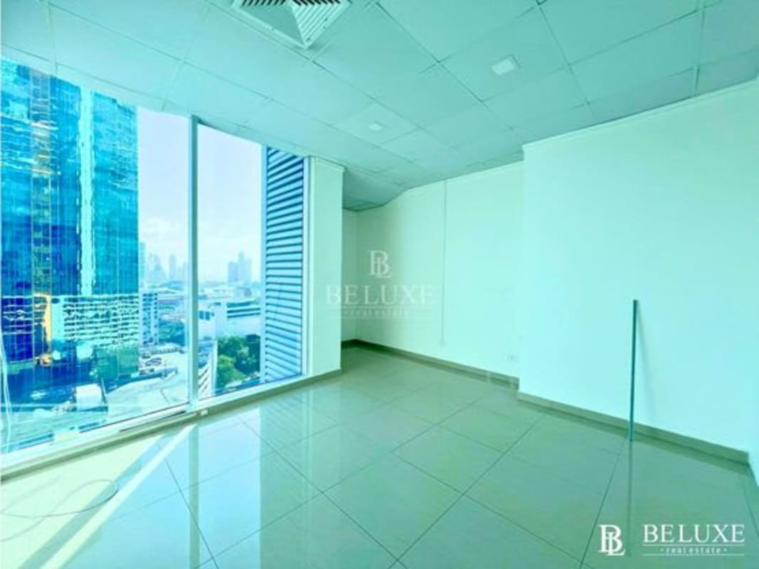 Unfurnished office space with ceramic tiles, suspended ceiling lights in Torre Global Bank