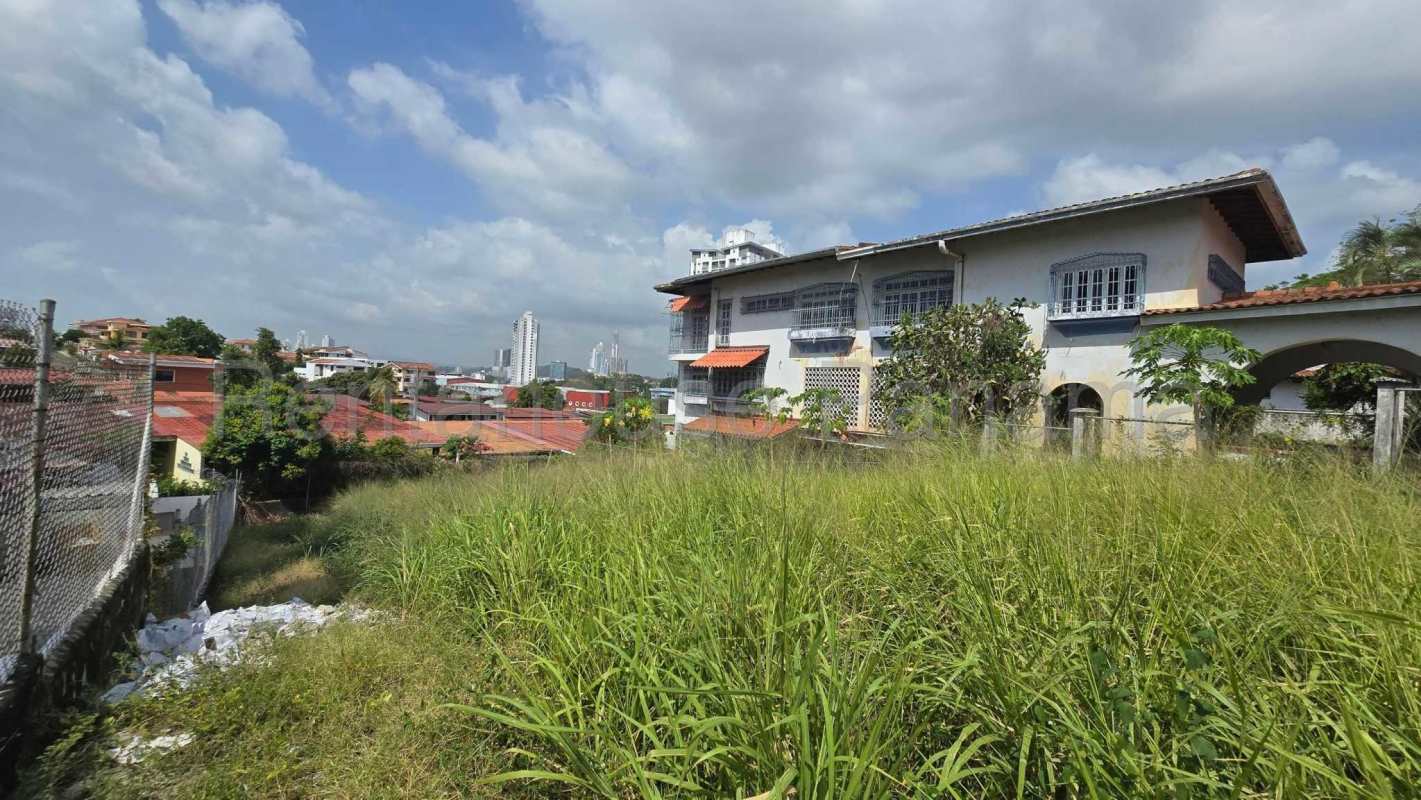 Exterior of Mediterranean-style home next to vacant lot in Panama city