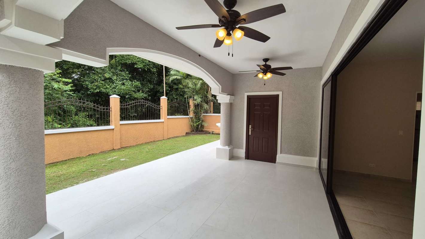 Kitchen with granite countertops, dining nook, stainless appliances in Clayton Village Panama