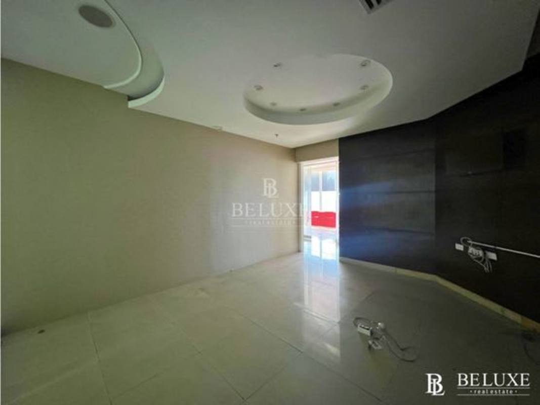 Reception and open workspace inside PH Global Bank Tower for rent in Panama