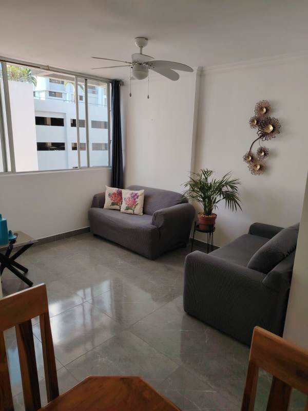 Bright bedroom with large wardrobe PH Bella 54 Vía Argentina Panama for sale