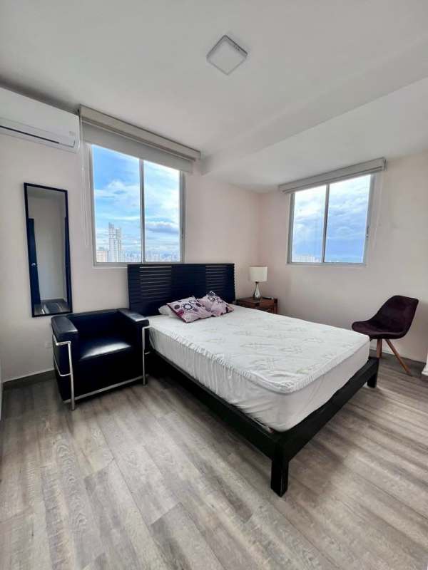 Furnished bedroom featuring large window and built-in wardrobe in PH El Doral Panama