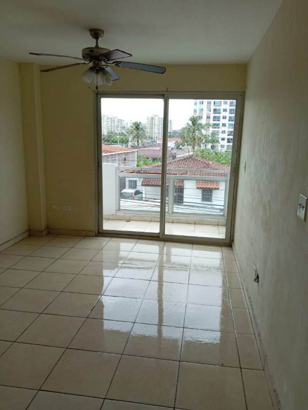 Spacious living and dining area with ceiling fan, tiled floors, balcony access in PH Beyona Park Parque Lefevre