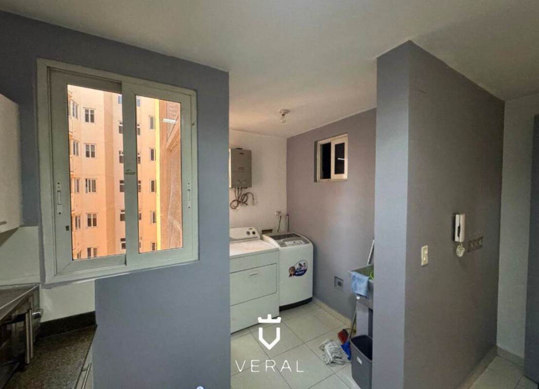 Laundry space with window, granite counter and hook-ups PH Torres de Versalles Las Acacias Panama