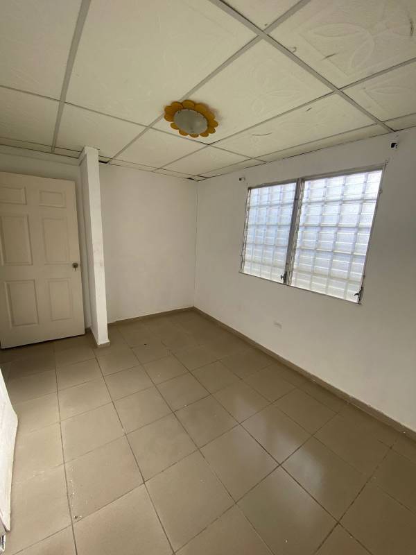 Bedroom with air conditioning unit and security window Praderas de San Lorenzo Panama