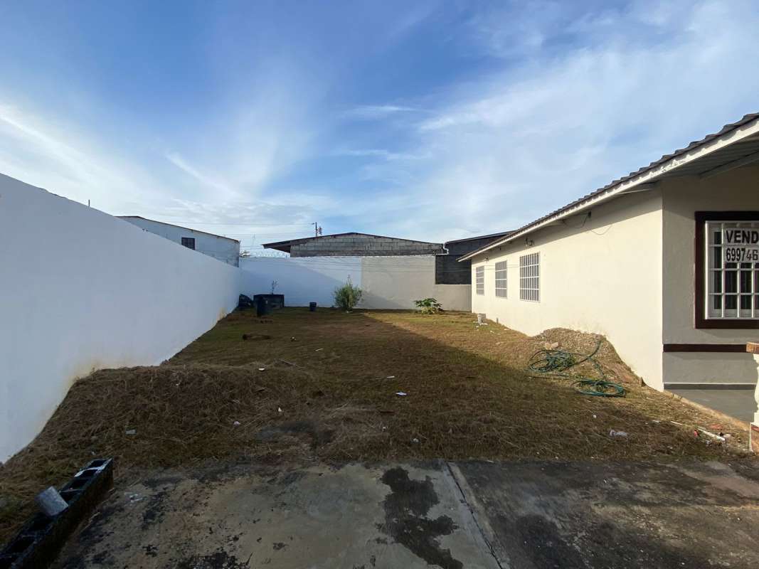 Fenced backyard area in single family house Praderas San Lorenzo Panama