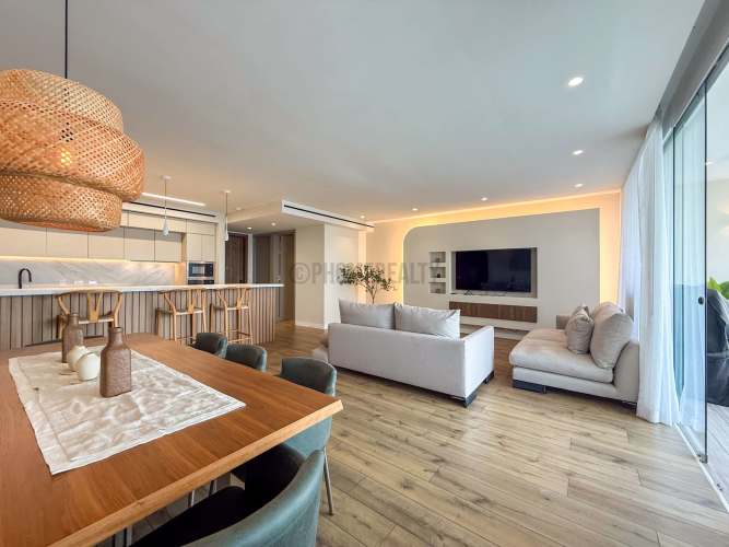 Modern home theater with recliner seats at PH Pacific Sea San Francisco Panama City amenities