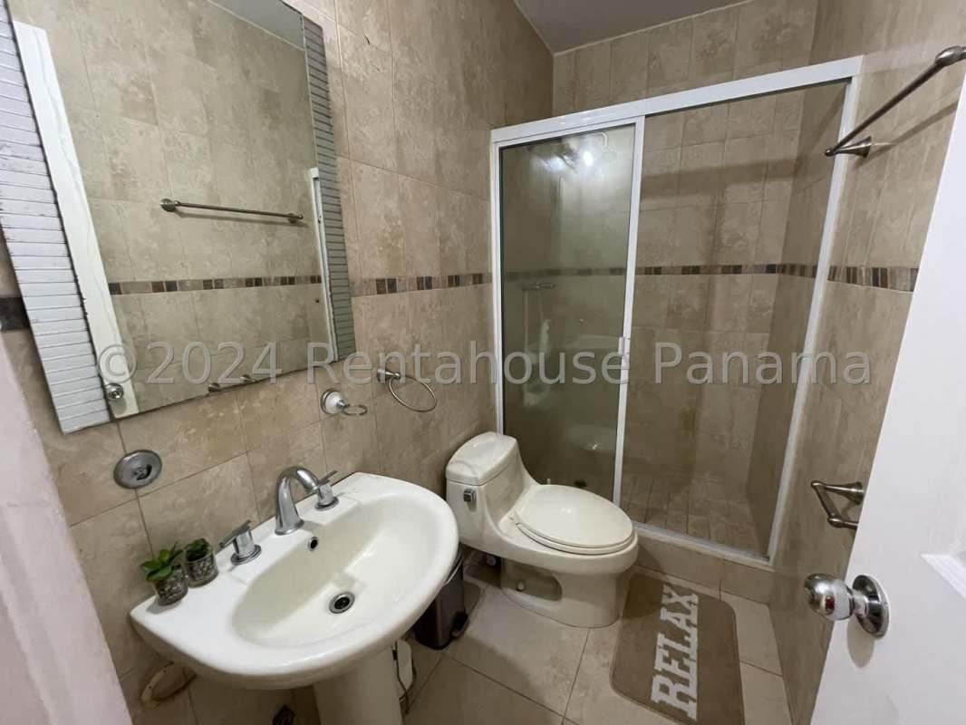 Full kitchen with window PH Porto Fino San Francisco Panama