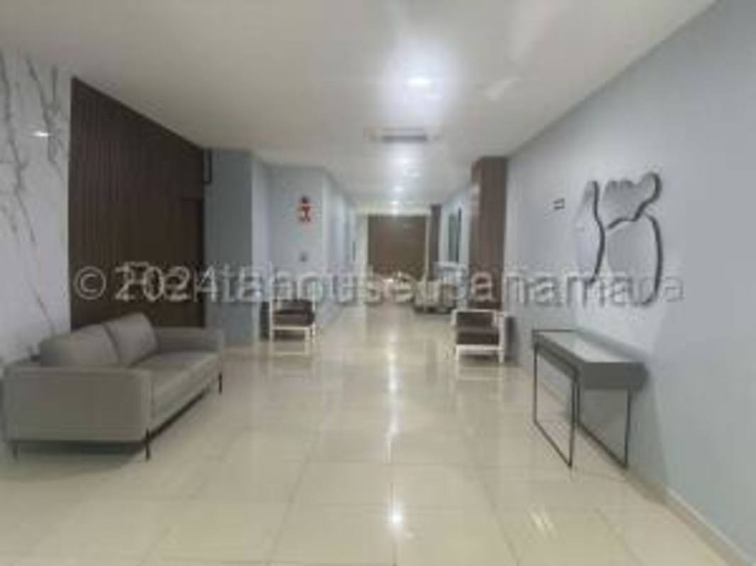 Modern kitchen with granite countertop and appliances Vía España Panama