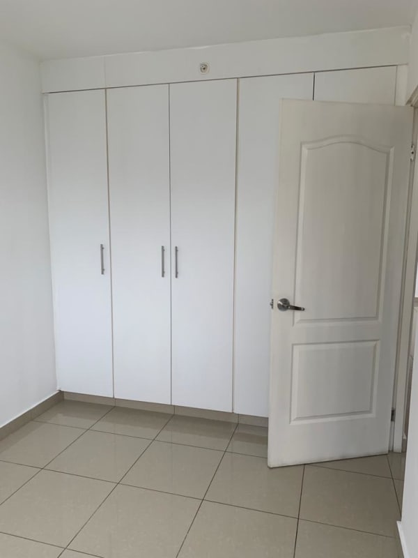 Empty bedroom with built-in white closets tile flooring PH San Francisco Bay Panama