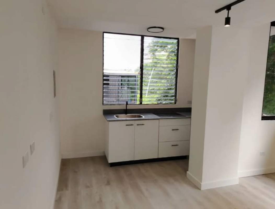 Small utility room with window, AC unit, minimalist finish PH Plaza 77 Via Argentina Panama